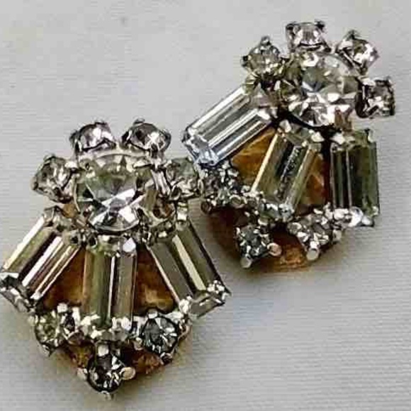 Vintage Sixties Clear Chunky Rhinestone Clip-back/ Clip-on Sparkle Earrings - Picture 1 of 3